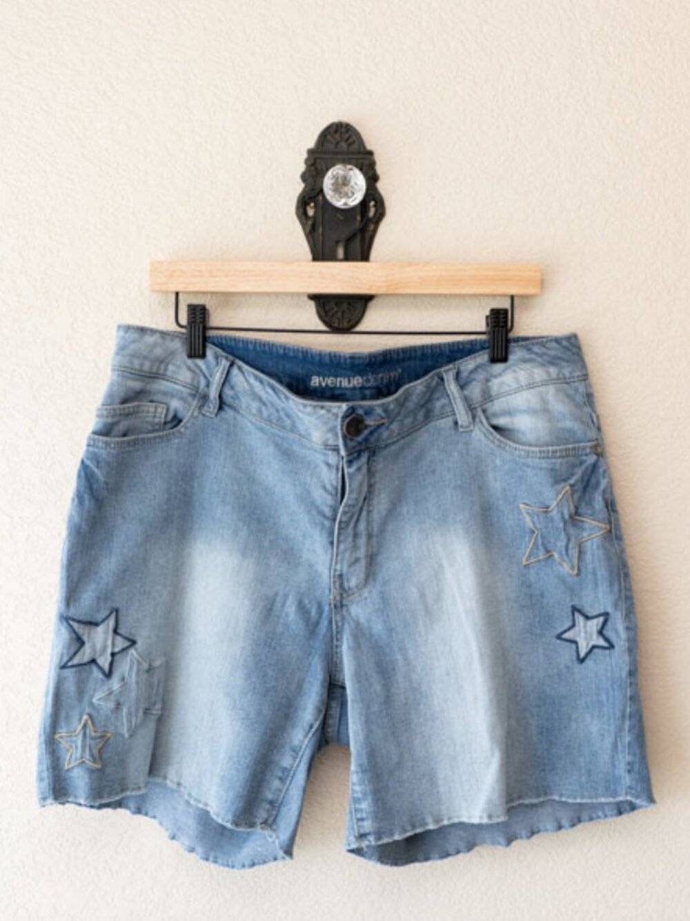 Avenue Denim Jorts Womens 16 Light Wash Star Embroidered Jean Shorts Stretch